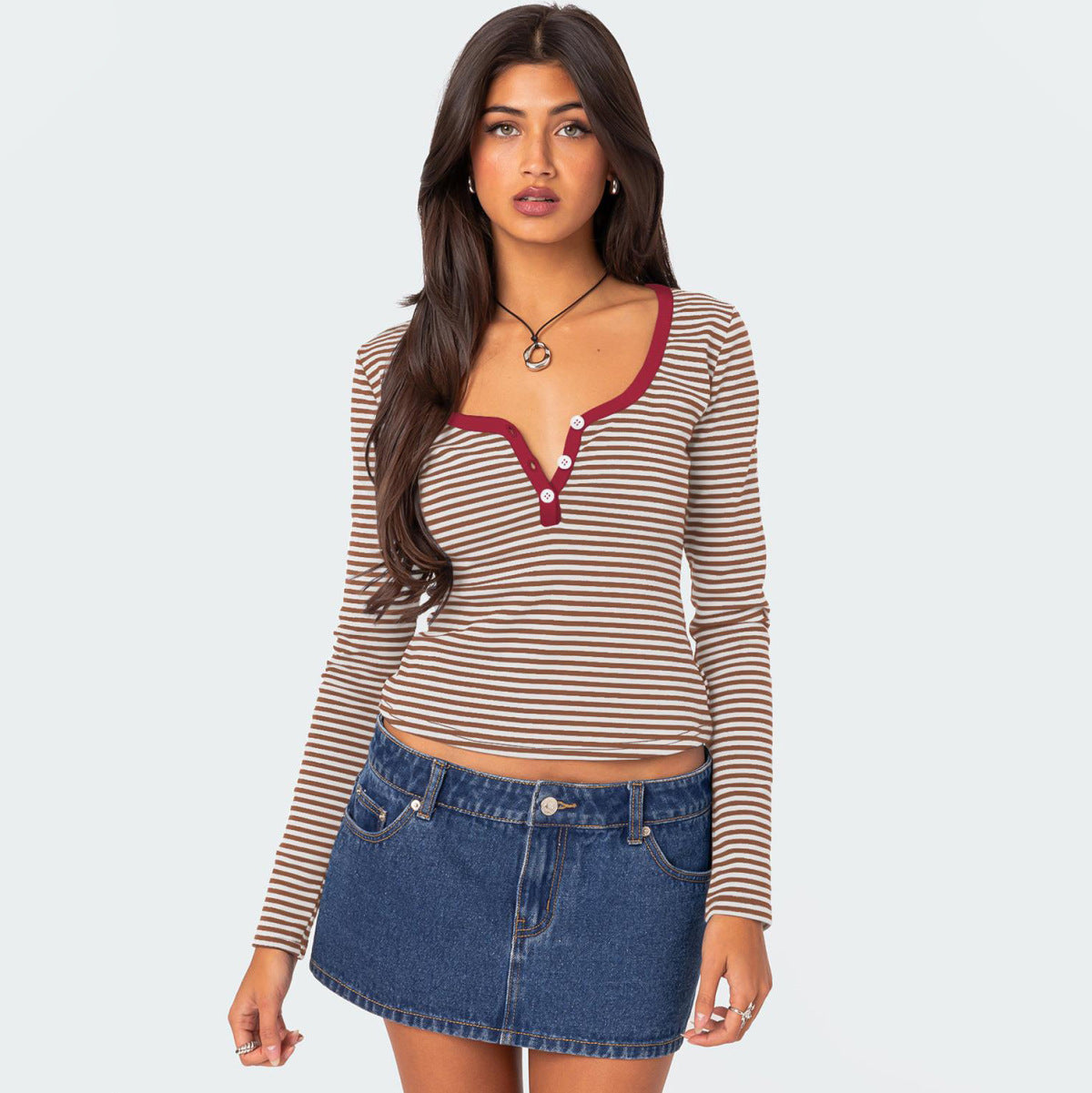 Camiseta informal de manga larga a rayas con cuello en V para mujer