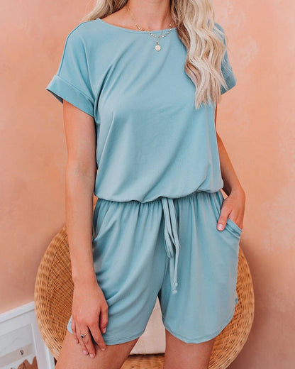 Conjunto de dos piezas formado por top y pantalón corto, manga corta y color liso, informal, a la moda para mujer