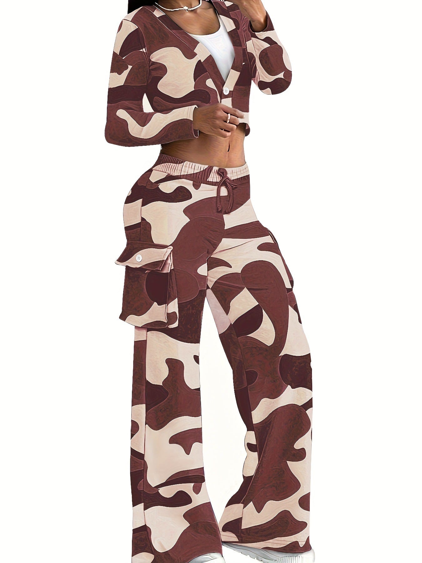 Conjunto de dos piezas de top corto de manga larga con estampado de camuflaje informal para mujer
