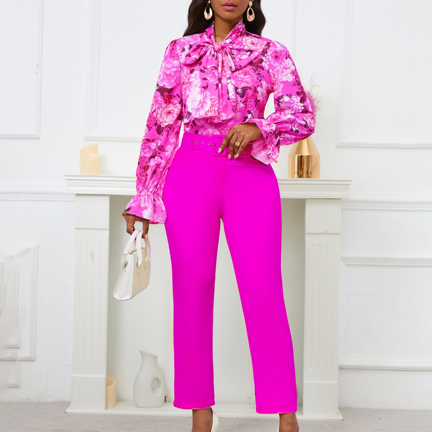 Conjunto de dos piezas de blusa y pantalón de color liso con estampado floral informal para mujer