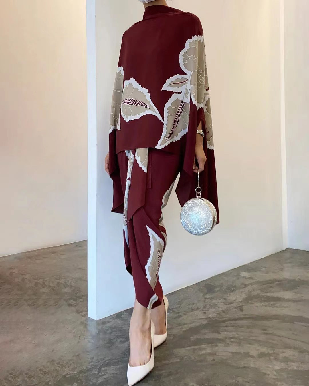Conjunto de dos piezas formado por top y falda de manga larga, holgado, con estampado floral, color liso e informal, para mujer