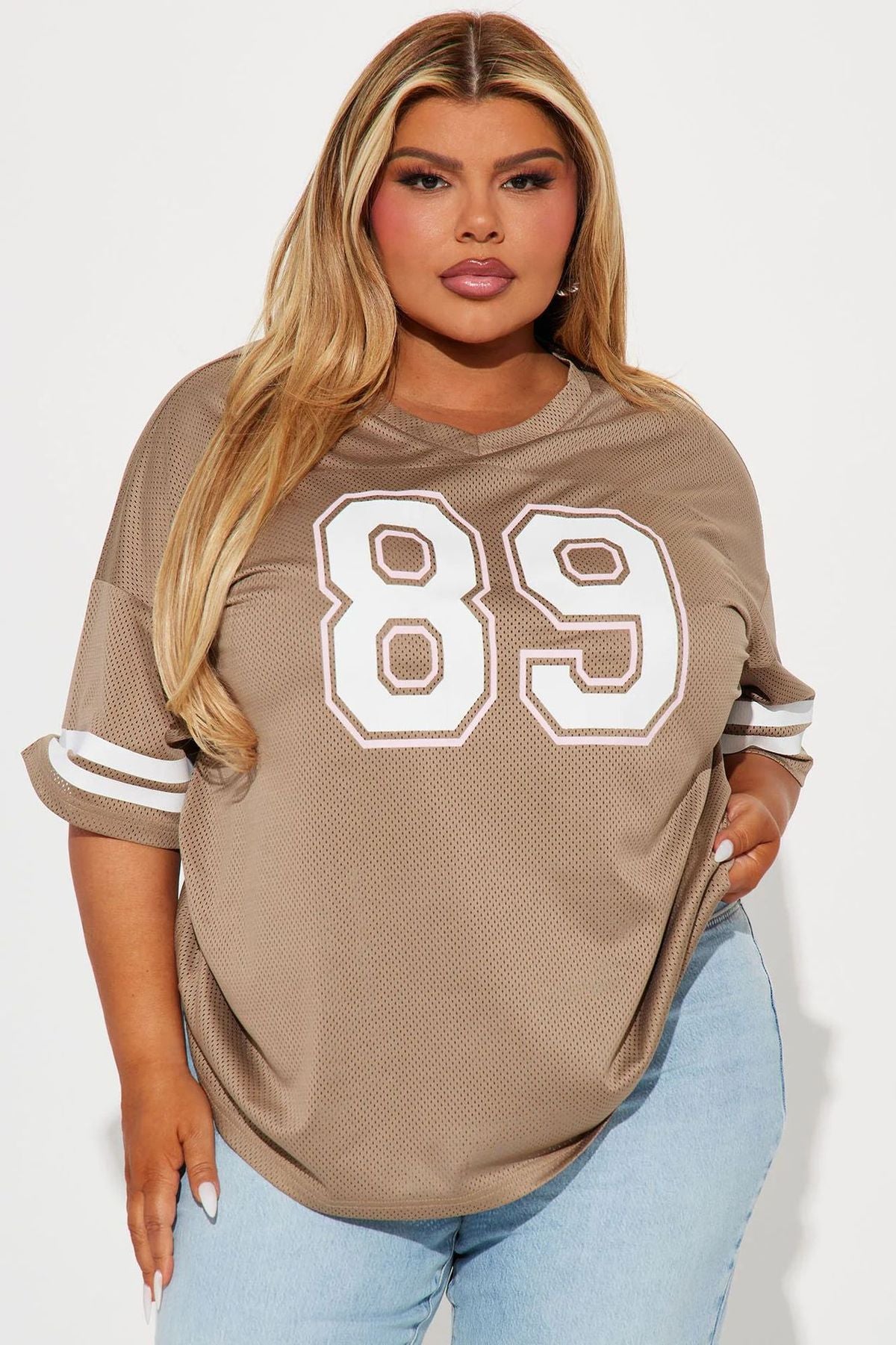 Camiseta de jersey de manga corta con cuello en V y estampado digital de patchwork holgado informal para mujer