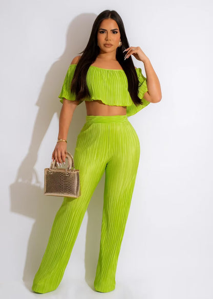 Conjunto de dos piezas de top corto con hombros descubiertos y pantalones casuales de manga corta de color liso para mujer