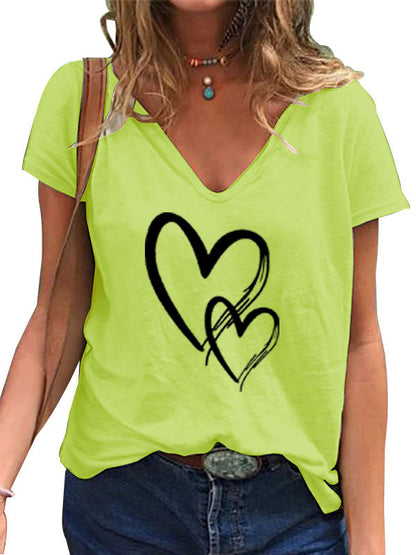 Camiseta informal de manga corta con cuello en V y estampado de corazón para mujer