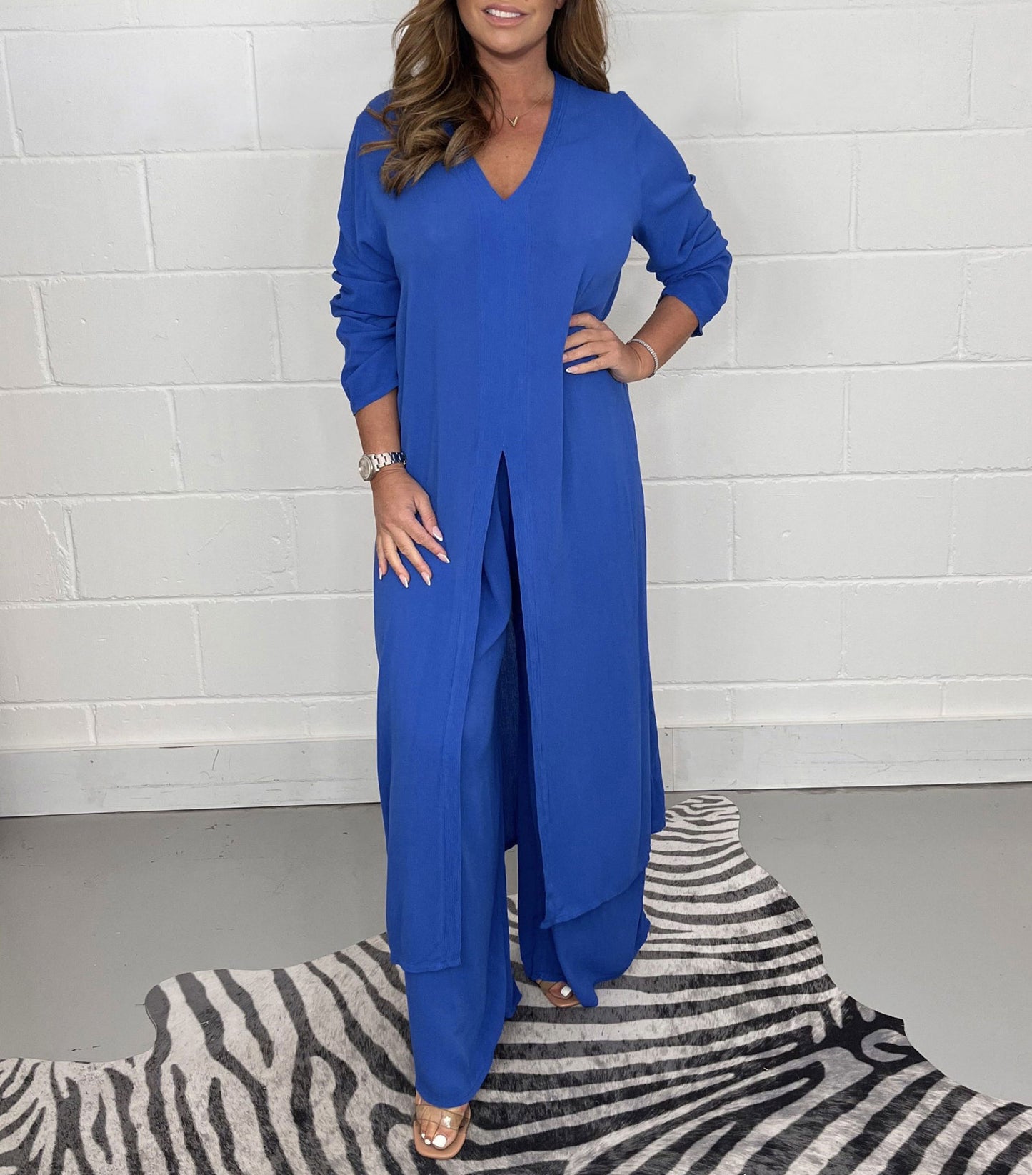 Conjunto de dos piezas de pantalón ancho y top con abertura y escote en V informal de color liso para mujer