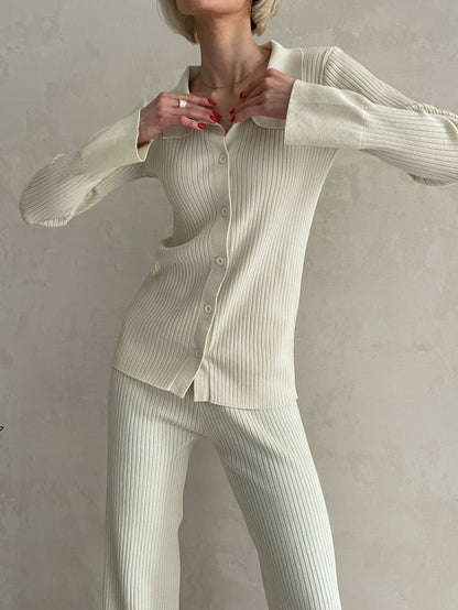 Conjunto de top y pantalón de manga larga con botonadura sencilla de punto de color liso informal para mujer