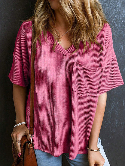 Camiseta informal de manga corta con cuello en V y bolsillo con hilo de color liso para mujer