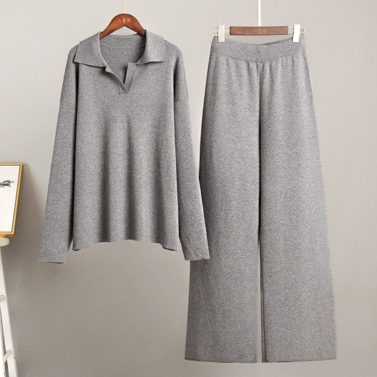 Conjunto de dos piezas de camiseta y pantalones de manga larga de punto con cuello polo informal para mujer
