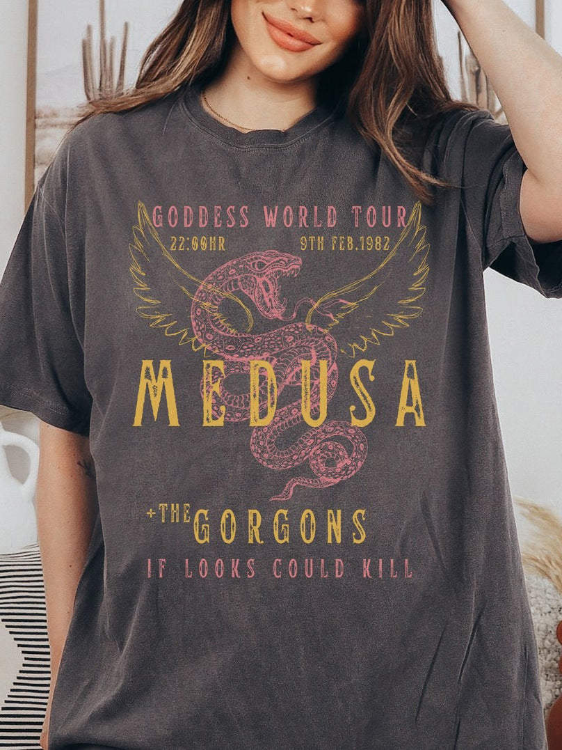 Camiseta informal holgada de manga corta con cuello redondo y estampado de serpiente y alas de letras para mujer