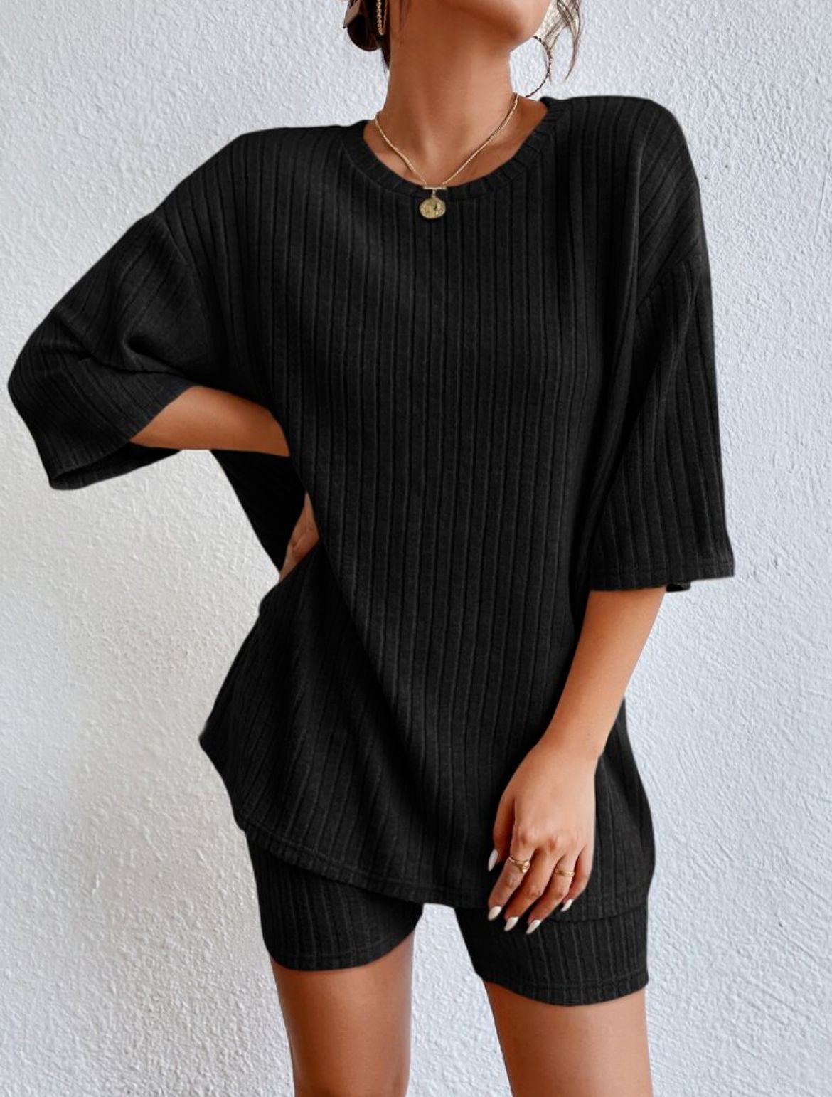 Conjunto de dos piezas de top y pantalones cortos de manga corta de punto acanalado de color liso informal para mujer