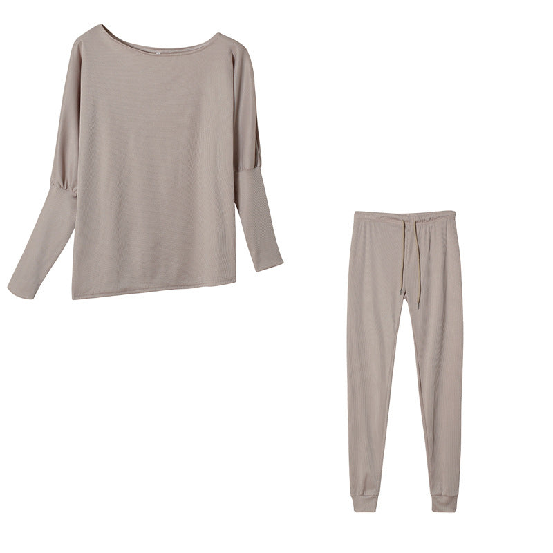 Conjunto de dos piezas formado por top y pantalón ajustado, manga larga, hombros descubiertos, color liso, informal, a la moda para mujer