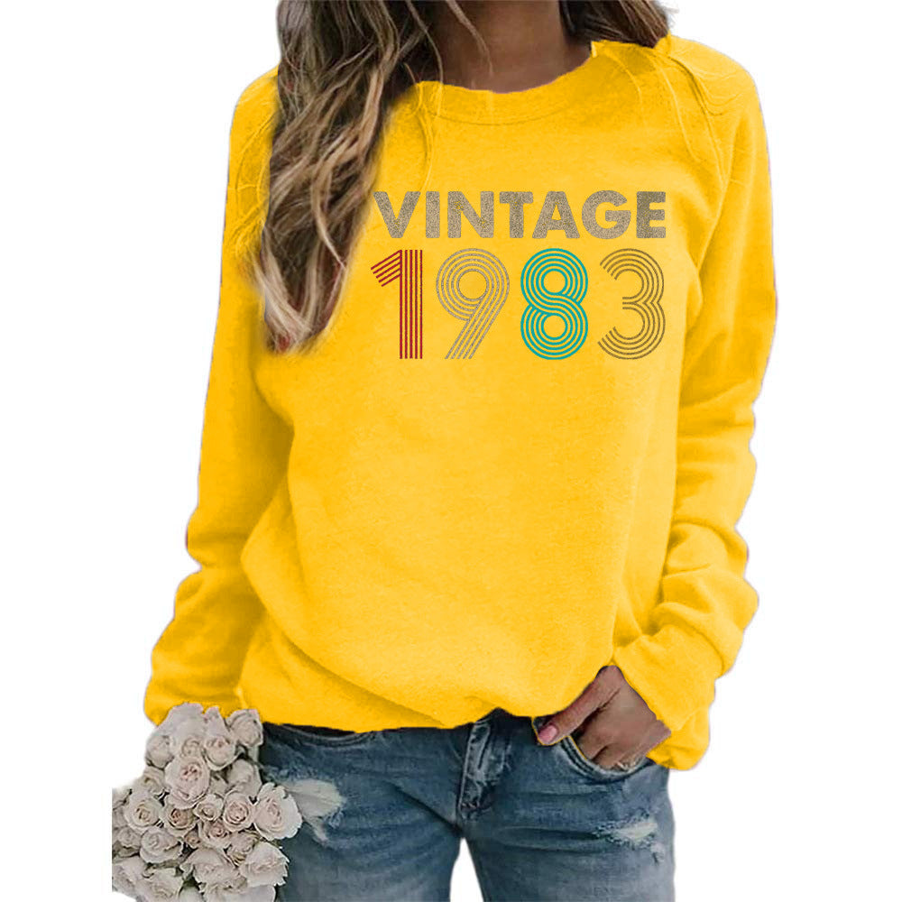 Suéter informal holgado de manga larga con cuello redondo y estampado de letras 1983 para mujer