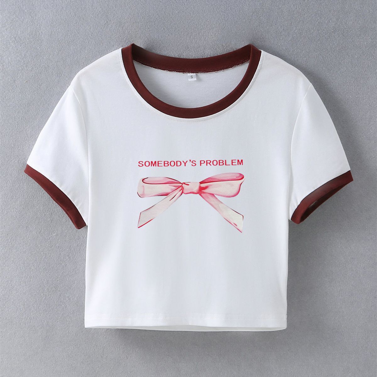 Camiseta corta de manga corta con cuello redondo y estampado de lazo informal de verano para mujer