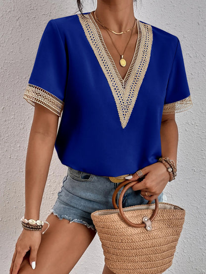 Blusa informal holgada de manga corta con cuello en V y encaje de retazos para mujer