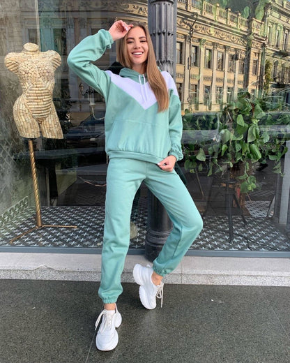 Women Casual Fashion Athleisure Color Blocking Thickened Hooded And Sweatpants Two-Piece Sports Set