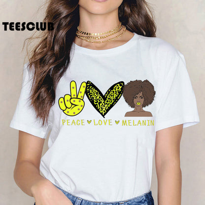 Camiseta informal para mujer con texto "Paz, amor, corazón" y "Juneteenth"