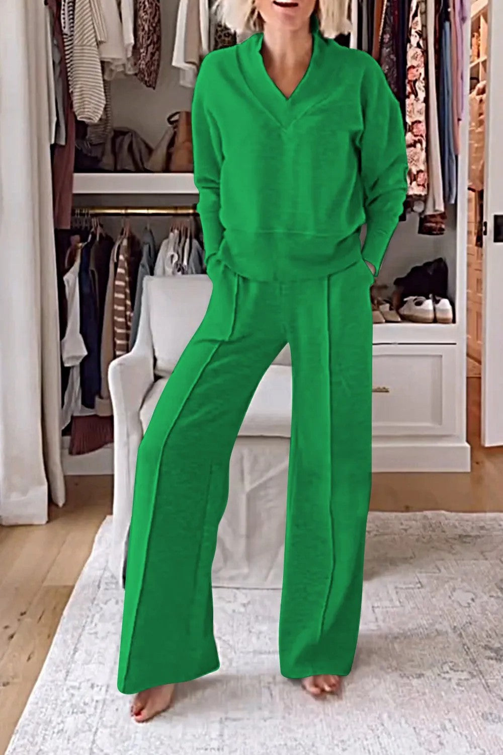 Conjunto de dos piezas de top y pantalones anchos de manga larga con escote en V para mujer