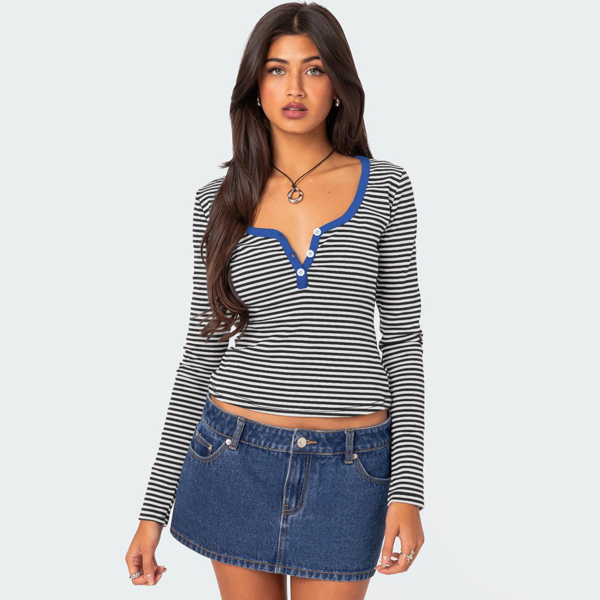 Camiseta informal de manga larga a rayas con cuello en V para mujer