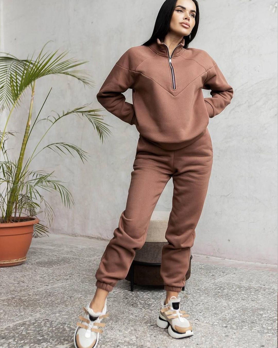 Conjunto de dos piezas de jersey deportivo informal con capucha y manga larga de color liso para mujer