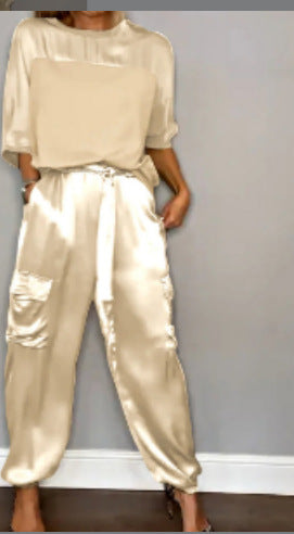 Conjunto de dos piezas de top y pantalón de manga corta de satén liso informal a la moda para mujer