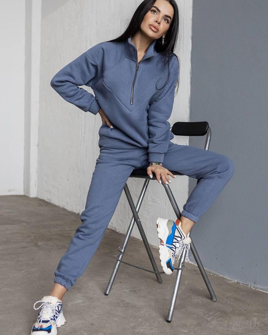 Conjunto de dos piezas de jersey deportivo informal con capucha y manga larga de color liso para mujer