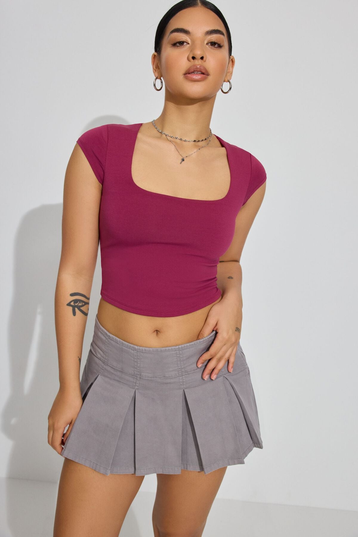 Top corto informal ajustado con cuello cuadrado a la moda para mujer