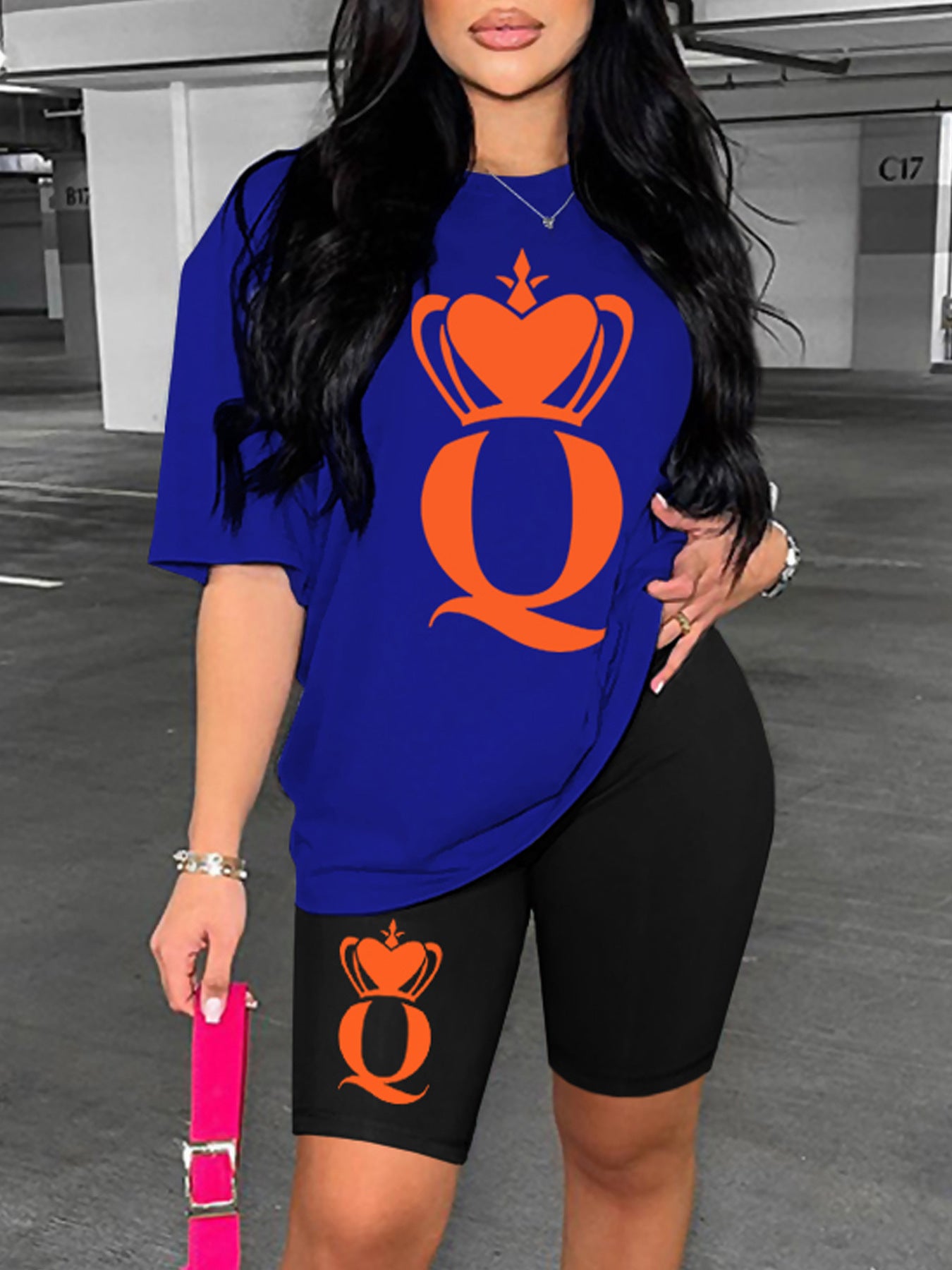 Conjunto deportivo informal de camiseta y pantalones cortos de manga corta con estampado de letras de corona para mujer