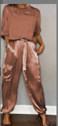 Conjunto de dos piezas de top y pantalón de manga corta de satén liso informal a la moda para mujer