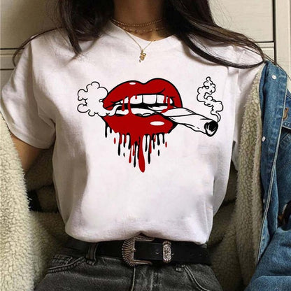 Camiseta informal de manga corta con estampado de labios para mujer