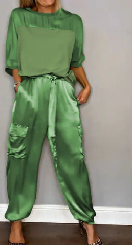 Conjunto de dos piezas de top y pantalón de manga corta de satén liso informal a la moda para mujer