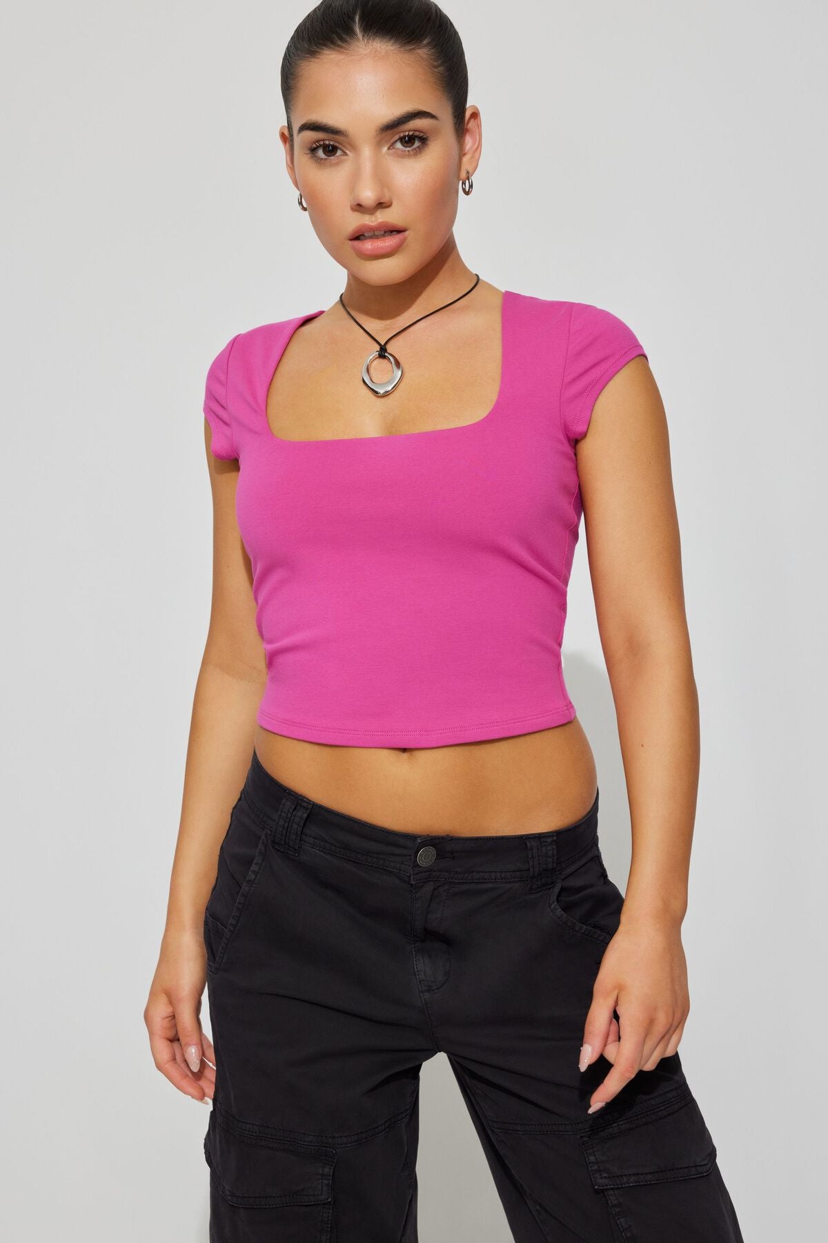 Top corto informal ajustado con cuello cuadrado a la moda para mujer