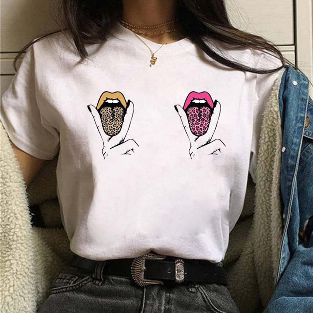 Camiseta informal de manga corta con estampado de labios para mujer