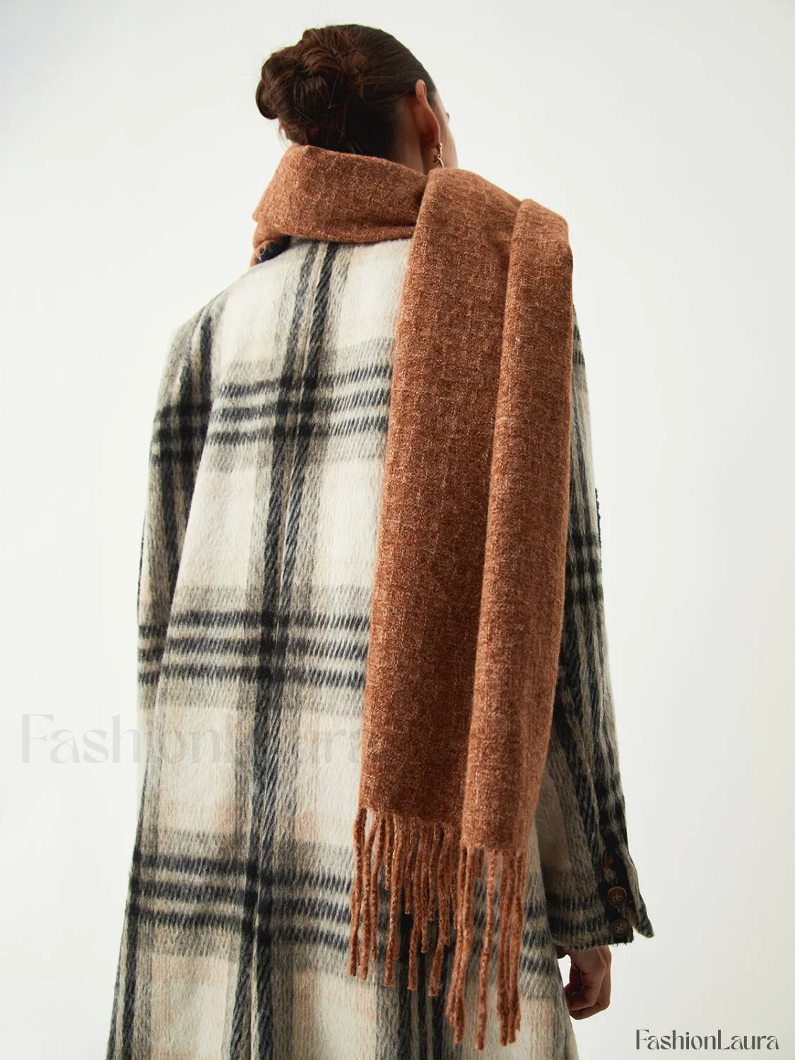 Contrast Trim Graceful Fringed Scarf