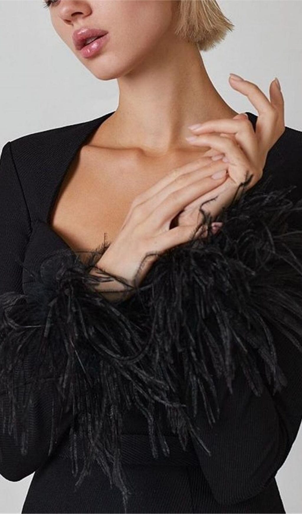 Stretch Long Sleeves Feather Mini Dress in Black