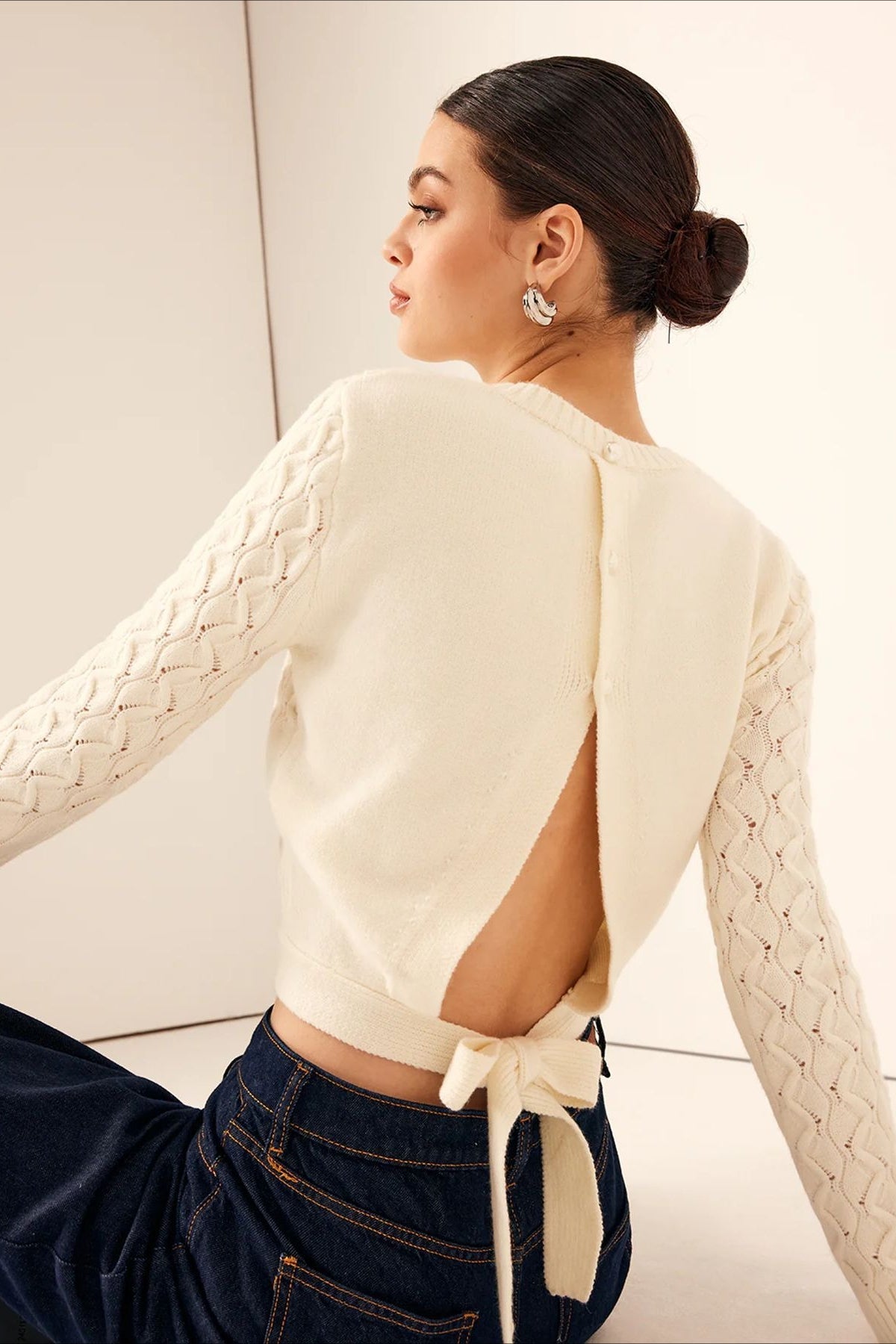 Open-Back Tie Detail Round Neck Elegant Knit Long Sleeve Tee