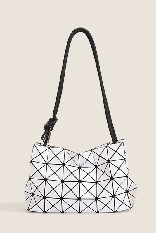 Bolso moderno con relieve geométrico