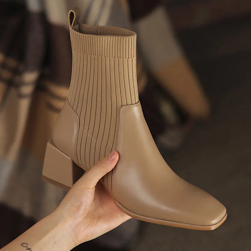 Vegan Smooth Chelsea Boots with Heel for Women | Ideal for Everyday Wear