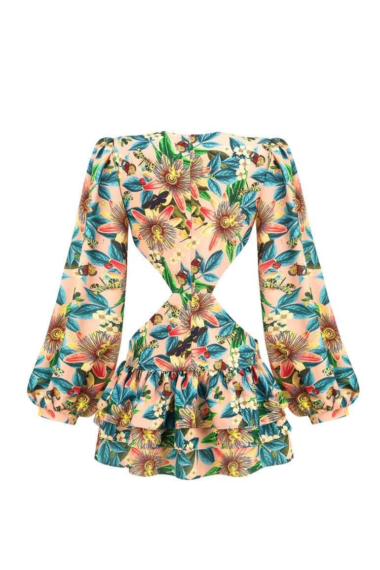Vestido mini con capas y aberturas de Edana