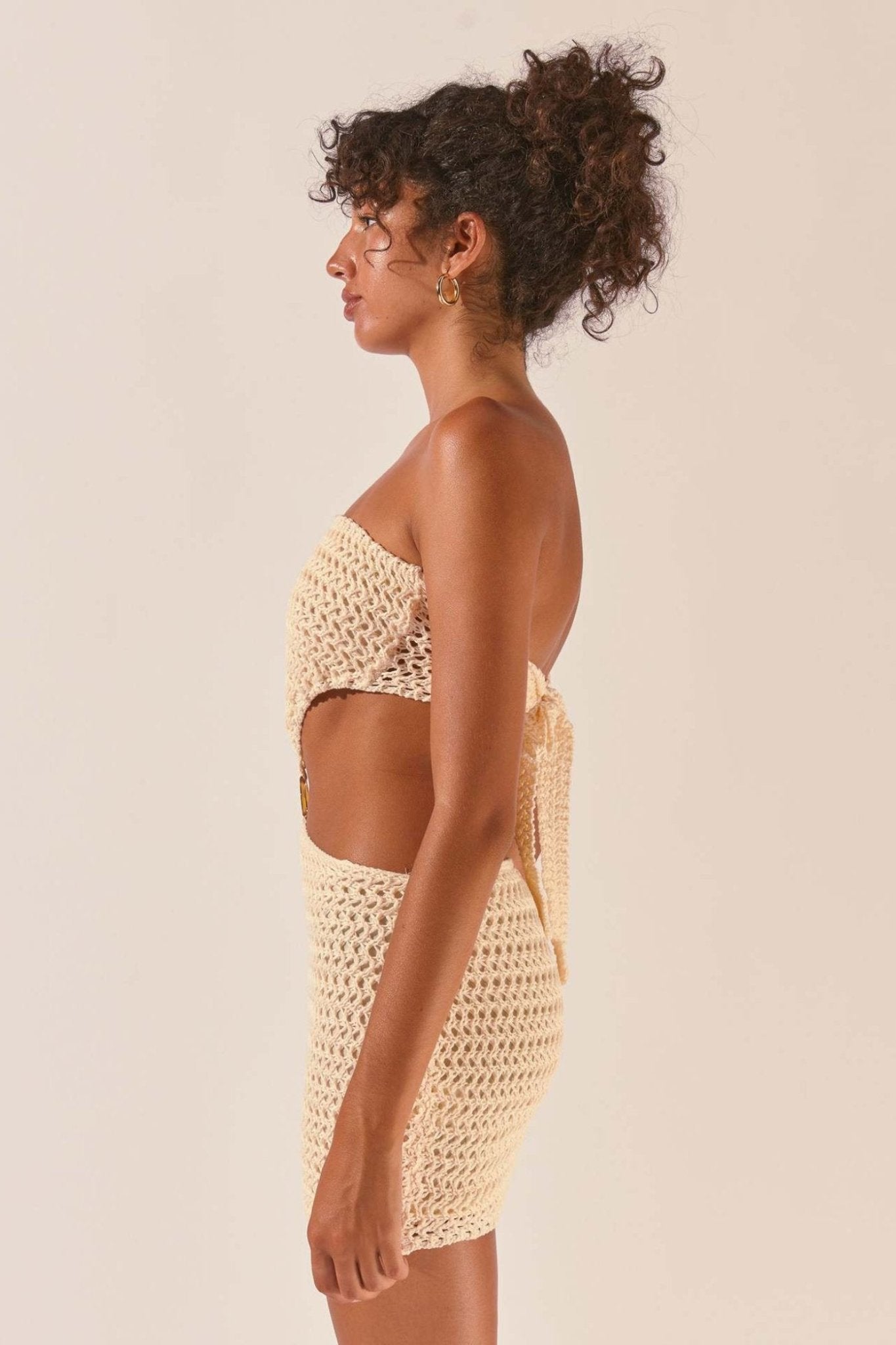 Vestido mini de crochet con aberturas y sin tirantes Edna