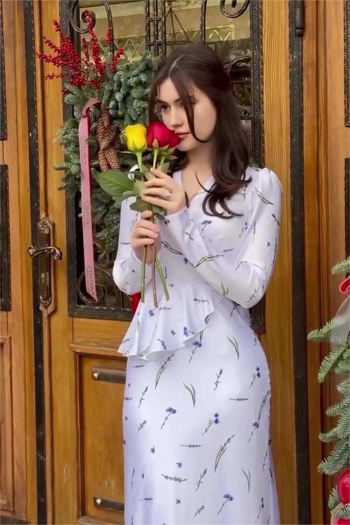 Conjunto de blusa cruzada con cordones y falda larga Eileen con estampado floral