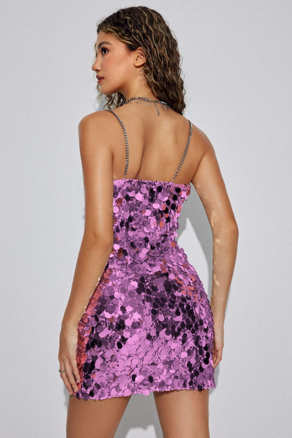 Vestido mini con cadena metálica y lentejuelas de Erica