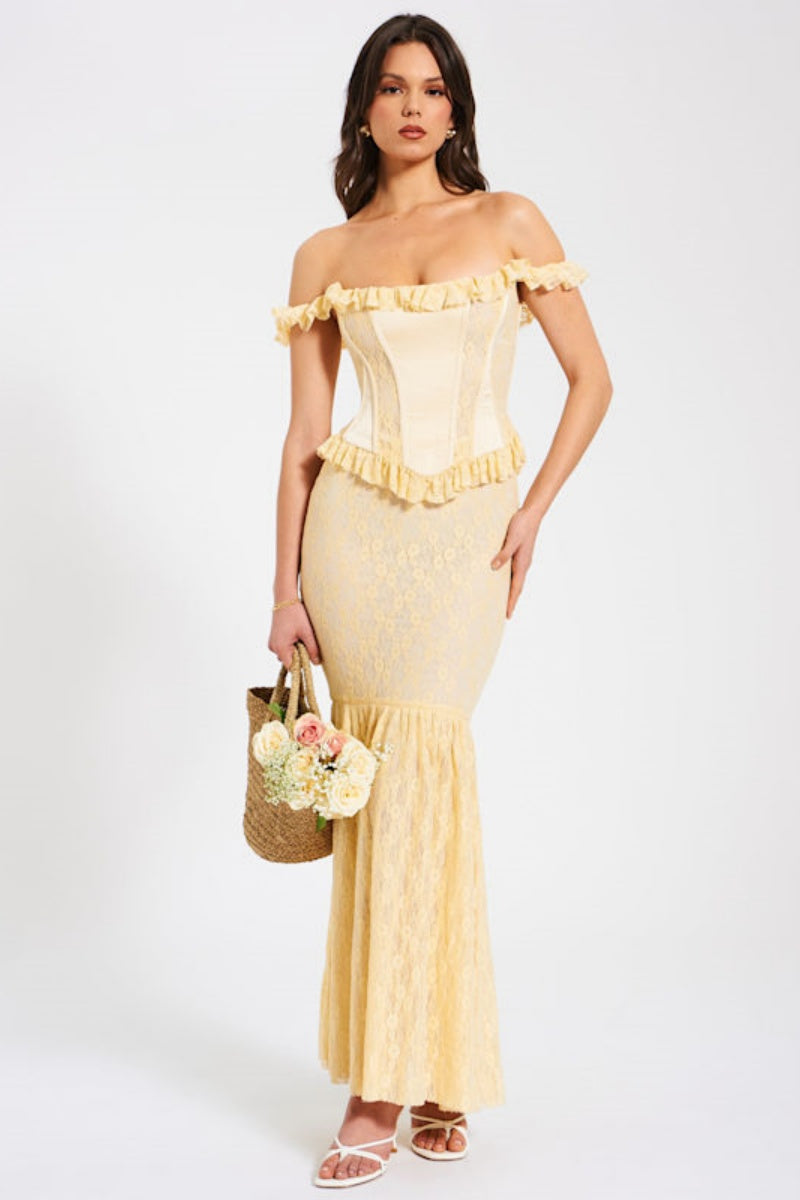 Vestido largo con hombros descubiertos, corsé peplum y encaje satinado