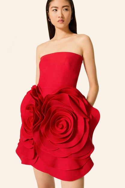 Minivestido sin tirantes con flores de Eudora