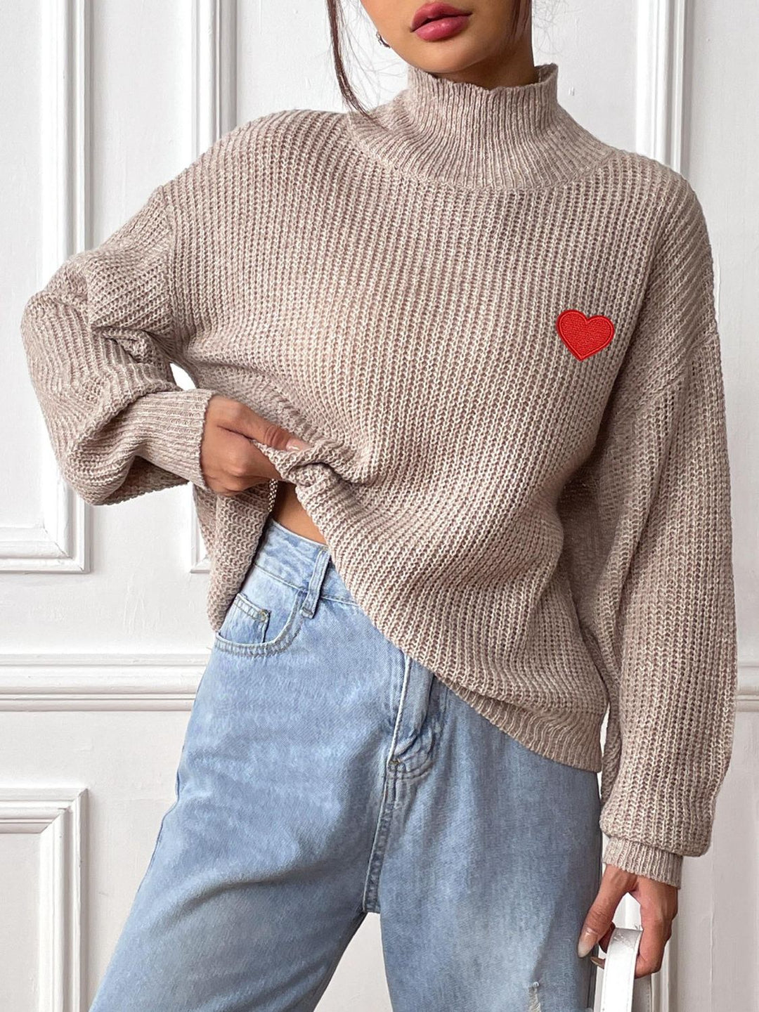 Elegante jersey de cuello alto de punto para mujer con corazón bordado | Ideal para otoño/invierno