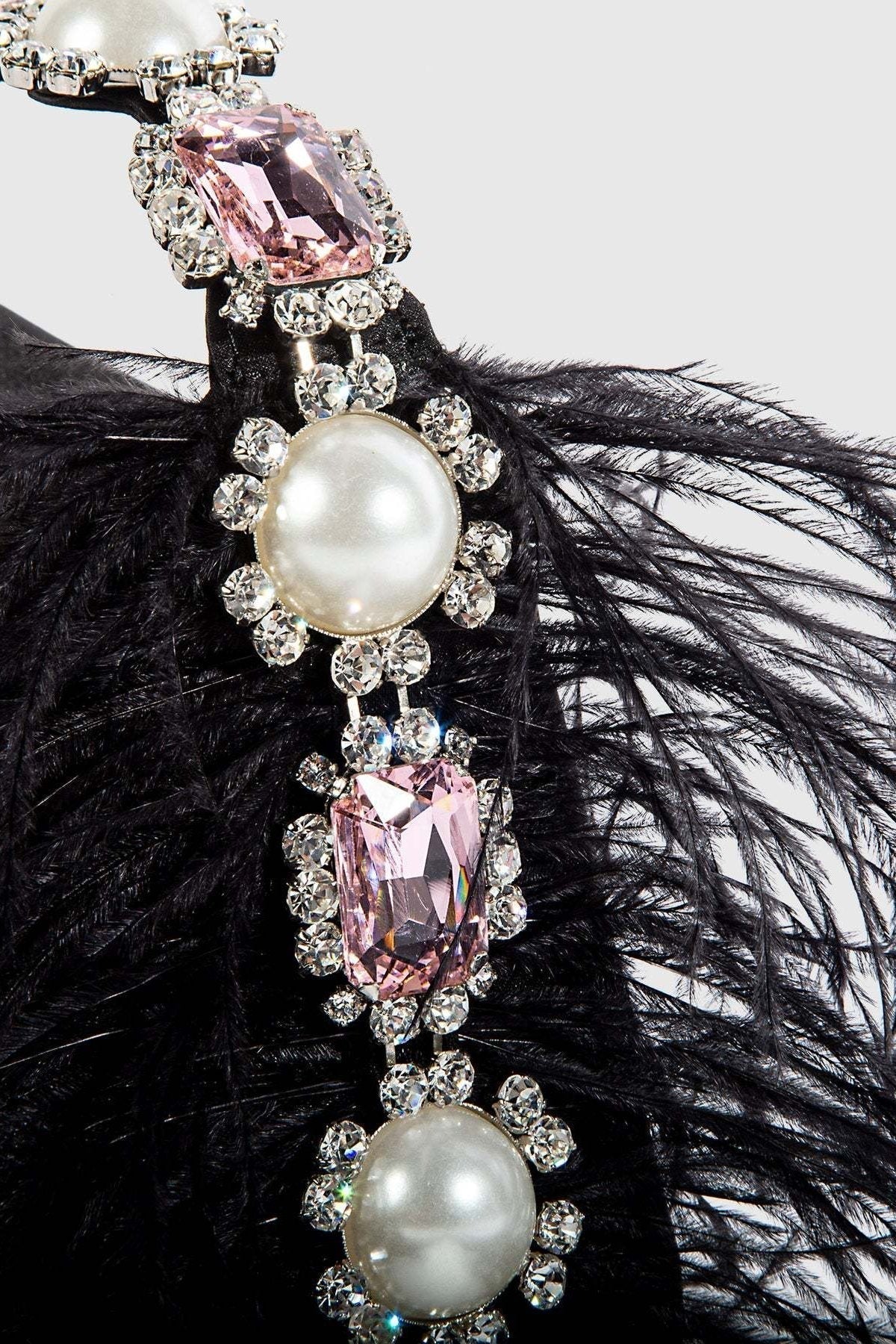 Bolsa bento de satén con plumas y diamantes