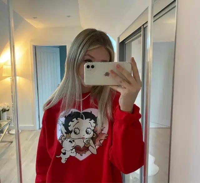 Cute 80s 90s Red Heart Vintage Cartoon Girl Long Sleeve Shirt Hoodie Pullover Sweatshirt Casual E-Girl Kawaii Korean Japanese Harajuku Streetwear