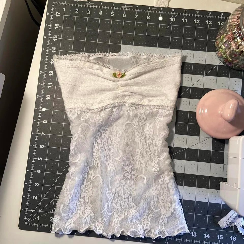 Sweet Floral Lace Backless Tube Top