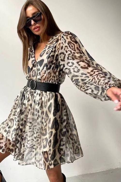 Vestido mini de gasa con cinturón y escote en V estampado Gail