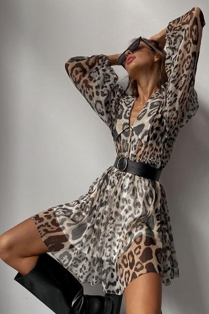 Vestido mini de gasa con cinturón y escote en V estampado Gail