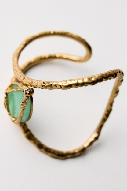 Pulsera texturizada con piedras preciosas